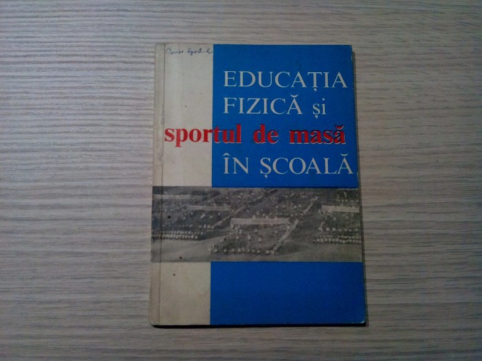 EDUCATIA FIZICA SI SPORTUL DE MASA IN SCOALA - 88 p. cu figuri in text