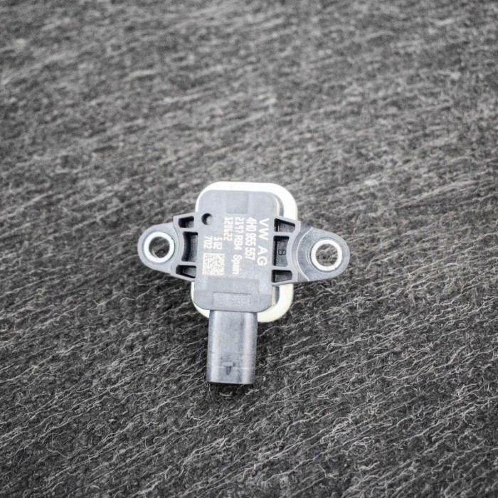 Senzor de impact dreapta față AUDI A6 Avant 4G5, C7, 4GD 2013 OEM: 4H0955557 | 3072488