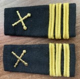 C2 22 - Grade militare - capitan artilerie - semne arma argintii - piesa de colectie!