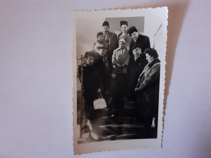 Fotografie dimensiune 6/9 cm cu grup la Blaj județul Alba &icirc;n 1964