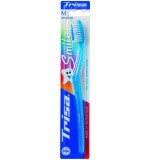 Periuta de dinti manuala Trisa Smile Medium 645915 - NOU