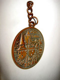 4251-Medalion Castelul Bran in bronz. Diametrul 3.5 cm.