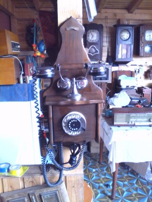 Telefon vechi fix de perete foto