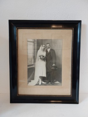 Fotografie veche portret tineri casatoriti miri, tablou in rama lemn sub sticla, inceput de anii 1900 , 42x35cm foto