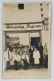 ' FRIZERIA HIGIENA - LA COSTICA ' , FOTOGRAFIE CU PERSONALUL IN FATA INTRARII , FORMAT CARTE POSTALA , INTERBELICA