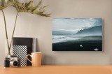 Tablou Canvas, "Diamante de gheață pe țărm &icirc;ntunecat", Nor, Munte, Ceață, Apă, Gheață, Val, Țărm, Culoare, Nisip, Natură, 39 x 26 cm, CMCLASS
