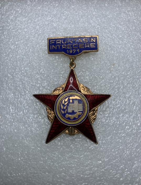 Insigna fruntaș &icirc;n &icirc;ntrecere 1971