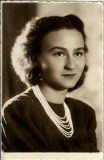 P2938N T&acirc;nără cu mărgele, 1945, București