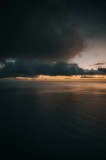 Tablou Canvas, "Liniștea apusului peste ocean", Cer, Nor, Ocean, Apus, Umbre, Lumină, Calm, Infinit, Armonie, Reflexii, 26 x 39 cm, CMCLASS