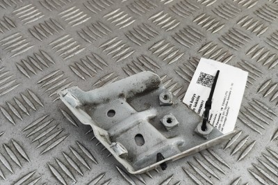 Suport aripa st&amp;acirc;nga față VW TOUAREG 7P5 2017 OEM: 7P6821151A | 32028611 foto