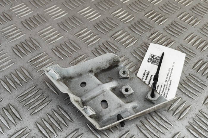 Suport aripa st&acirc;nga față VW TOUAREG 7P5 2017 OEM: 7P6821151A | 32028611