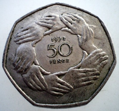 7.462 MAREA BRITANIE ANGLIA ELIZABETH E.E.C. II 50 PENCE 1973 foto