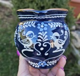 VAS VINTAGE DIN CERAMICĂ CU O ANSA, LUCRAT SI DECORAT MANUAL