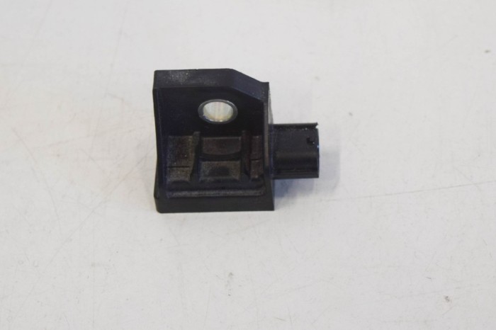 Senzor de impact st&acirc;nga față MITSUBISHI L 200 / TRITON KA_T, KB_T 2012 OEM: 8651A069,W002T12972 11217891