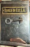 MINISEIF BANCAR INTERBELIC, BUCOVINA ,,Banca de Est S.A."/MECANISM DE INCHIDERE FUNCTIONAL SI CHEITA ORIGINALA/VEZI POZE !/F.RARA !LIVRARE GRATUITA..