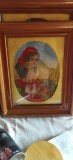 Goblen cusut manual &bdquo;Țigăncușa&rdquo; / &bdquo;T&acirc;nără &icirc;n lanul de gr&acirc;u&rdquo;, ramă lemn, vintage