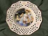 Farfurie din portelan de colectie reproducere realizata de muzeul Kalmar dupa opera artistei suedeze Jenny Nystr&ouml;m model In lumea copiilor !