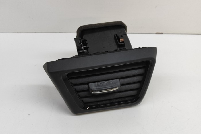 Gura de ventilație planșa de bord NISSAN LEAF ZE1 2019 OEM: 68761-5SA0B 30293586