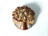 Placuta ceramica medalion cu copac cu fructe, de agatat pe perete, 6.5cm diametru, artist made, Hand-made