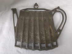 Suport pentru vase calde in forma de ceainic, producator GODINGER SILVER foto