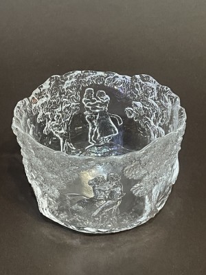 Bol suedez de sticla transparenta din seria Rhapsody, proiectat de Kjell Engman pentru Kosta Boda 1986, cu cuplurile dansatoare sub copaci foto