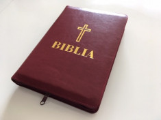 BIBLIA CU FERMOAR, INSTITUTUL BIBLIC 2015, REPRODUCE EDITIA 1988 foto