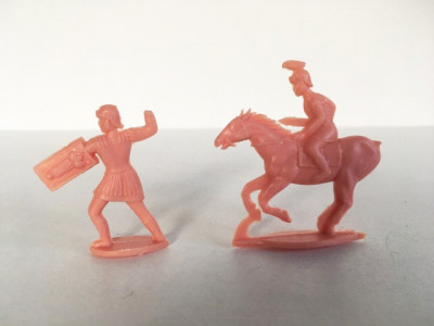 Lot 2 figurine Polonia (?) soldati romani, plastic, anii 70-80, jucarie colectie foto