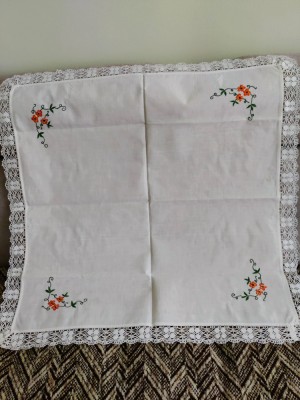 Față de masă vintage, broderie manuală foto