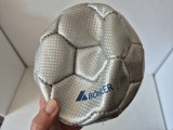 Minge handbal B&ouml;hler - Nouă/Nefolosită (necesită umflare)