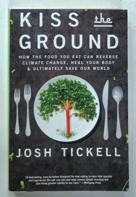 KISS THE GROUND , HOW THE FOOD YOU EAT CAN REVERSE CLIMATE CHANGE .....by JOSH TICKELL , 2017 foto