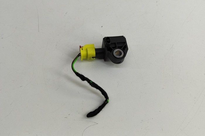 Senzor de impact st&acirc;nga spate VW PASSAT B8 3G2 2018 OEM: 5Q0959651B | 29794698