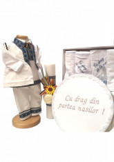 Set Botez Traditional Adi - 4 piese costumas, lumanare, cufar brodat, trusou brodat foto