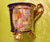 G937-I-Ceasca ALTVIN veche cafea ceai portelan- Doamna cu ingeras in oval fond albastru cu lucratura aurita stare buna. Inaltime 9 cm, latime 10 cm.