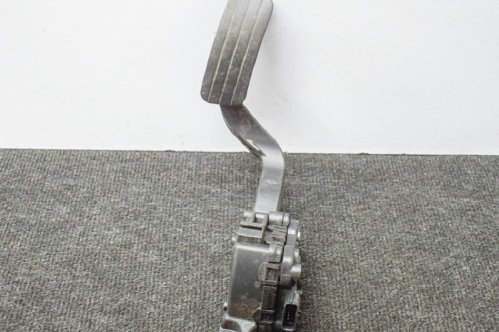 Pedala de accelerație RENAULT MASTER III Furgon FV 2016 OEM: 8200672372--C,8200672372,6PV009085 11316290