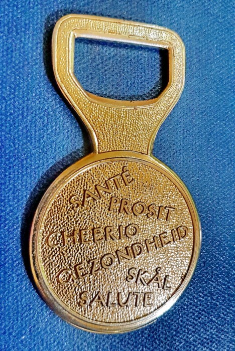 D424-Desfacator vechi-Bere Sanatate in toate limbile importante metal auriu.