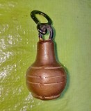 G315-Greutate veche pentru saula de marina bronz masiv sau plumb pe fund cu corabie gravata stare buna.