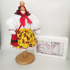 Set Botez Traditional , Costum Traditional Fetite Floral 3 - 2 piese costumas si trusou brodat