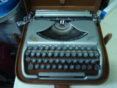 Masina de scris GROMA COLIBRI vintage+banda noua de scris foto