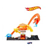Pista Hot Wheels in forma de sarpe, include 1 masina