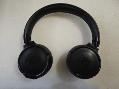 Casti audio wireless on-ear JBL Tune 520BT, JBL Pure Bass Sound, Bluetooth 5.3, Conexiune multi-point, Asistent vocal, Negru foto