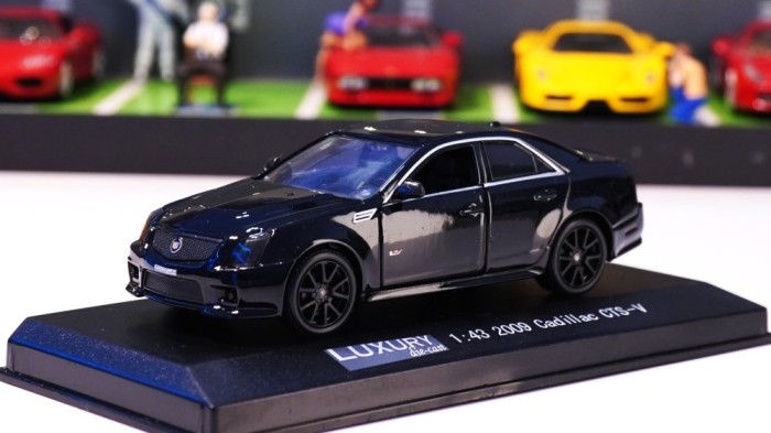 Cadillac CTS-V - Luxury die-cast 1:43