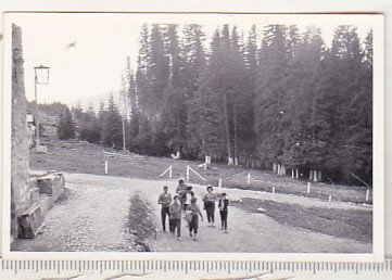 bnk foto Grup de elevi la Cabana PesteraaBucegi 1965 foto