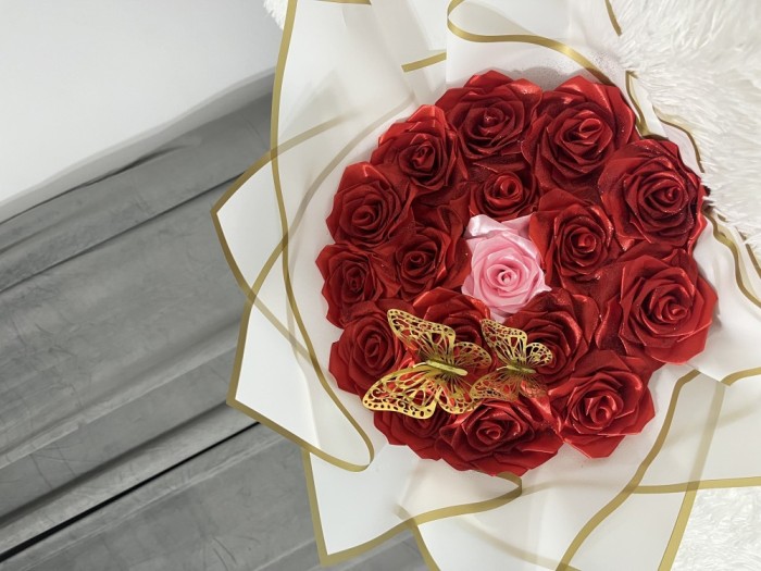 Buchet trandafiri satin