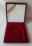 Cutie de LUX, veche, pentru prezentare, depozitare insigna, decoratie, placheta - medalie cu dimensiunea de 6 cm