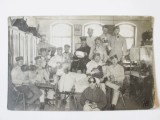 Fotografie originală model carte poștală soldați germani WWI:Scenă de relaxare cu instrumente muzicale &icirc;n cazarmă circa 1914