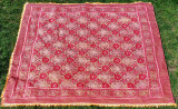 Cuvertura vintage rosie de canapea brocat auriu, motive flori de lotus 205x170cm