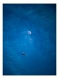 Tablou Canvas Avion spre lună &icirc;n amurgul cerului, 26 x 39 cm, CMCLASS
