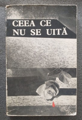 George Togan (ed.) - Ceea ce nu se uită: din lirica rom&amp;acirc;nească antifascistă 1977 foto