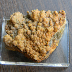 Specimen minerale - CALCITA PE CUART (B7)
