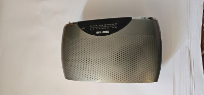 RADIO ELBE RF-38 , FUNCTIONEAZA PE FM SI MW . SI LA CURENT SI LA BATERII . foto